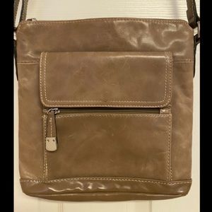 ❤️Leather Giani Bernini cross body multiple pocket handbag.GUC
